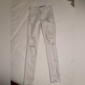 White skinny jeans